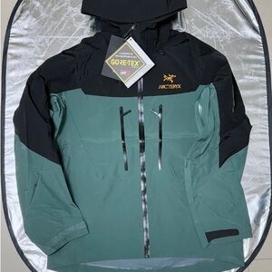Arc'teryx Men's Forest Green and Black Performance Jacket